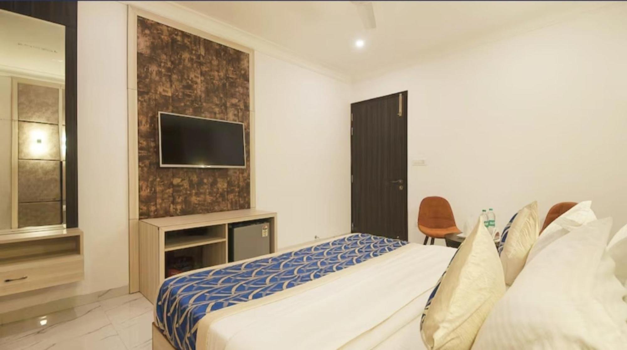 Hotel Almora Inn - Near By Delhi International Airport - With Free Airport Pickup And Drop Ню Делхи Екстериор снимка
