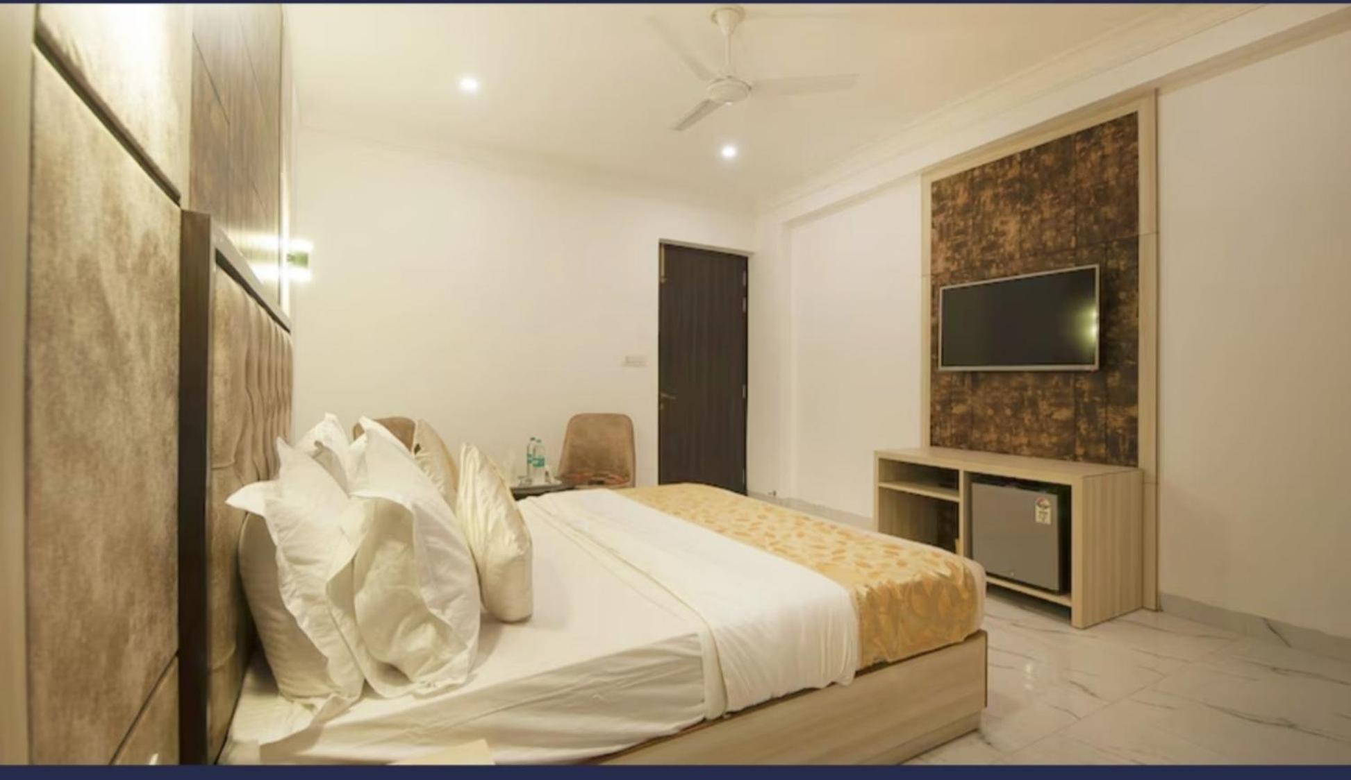 Hotel Almora Inn - Near By Delhi International Airport - With Free Airport Pickup And Drop Ню Делхи Екстериор снимка