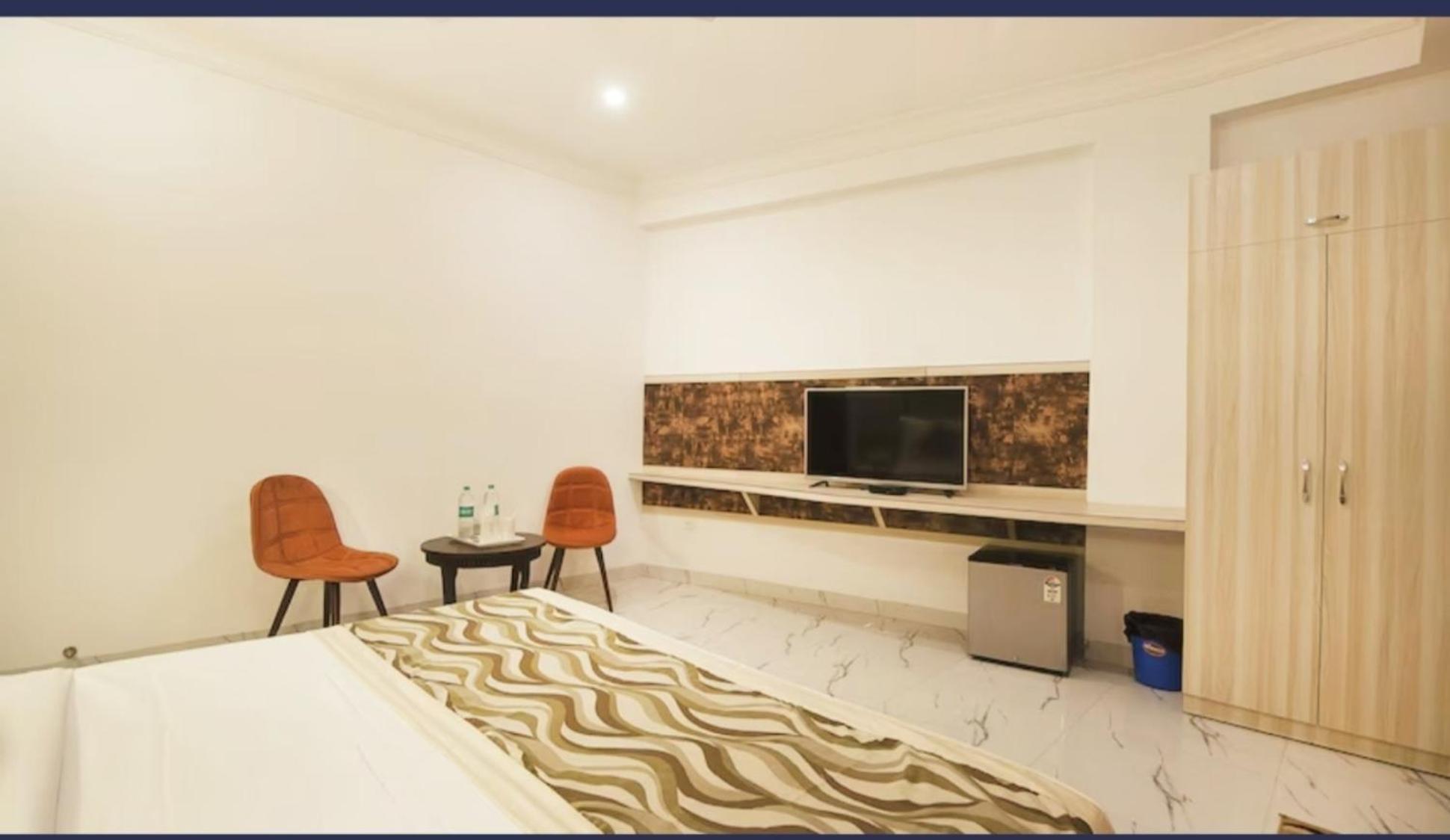Hotel Almora Inn - Near By Delhi International Airport - With Free Airport Pickup And Drop Ню Делхи Екстериор снимка