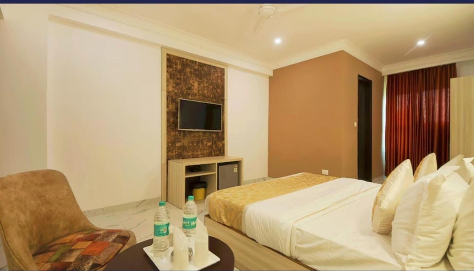 Hotel Almora Inn - Near By Delhi International Airport - With Free Airport Pickup And Drop Ню Делхи Екстериор снимка