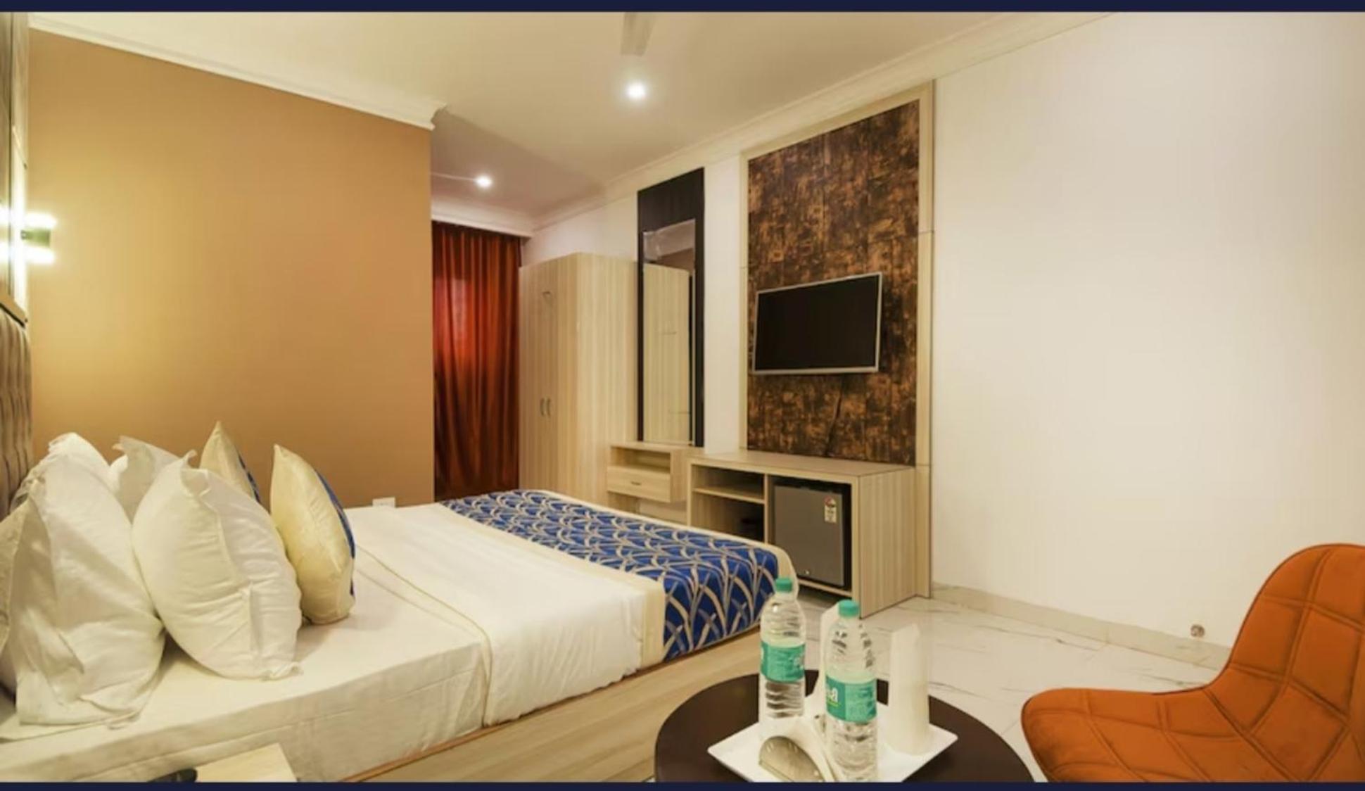 Hotel Almora Inn - Near By Delhi International Airport - With Free Airport Pickup And Drop Ню Делхи Екстериор снимка