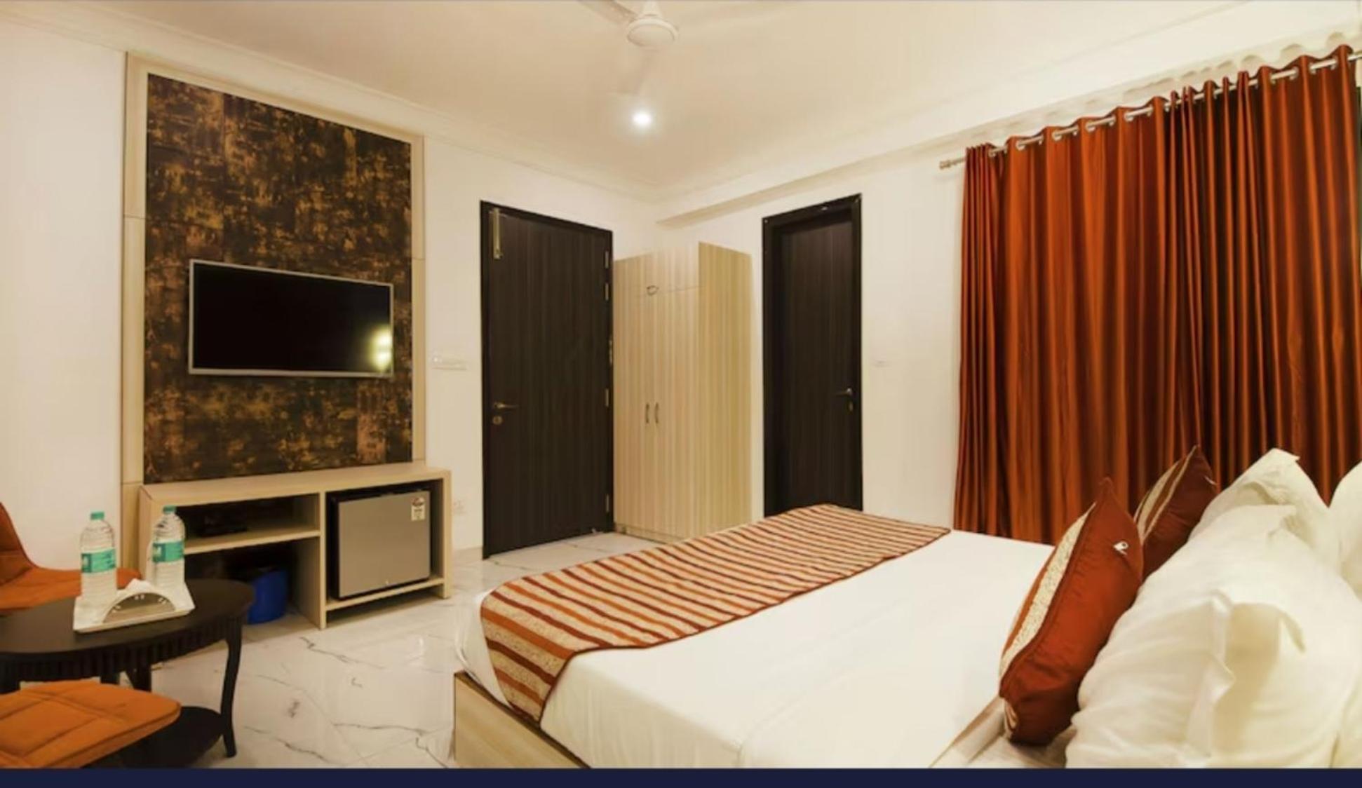 Hotel Almora Inn - Near By Delhi International Airport - With Free Airport Pickup And Drop Ню Делхи Екстериор снимка