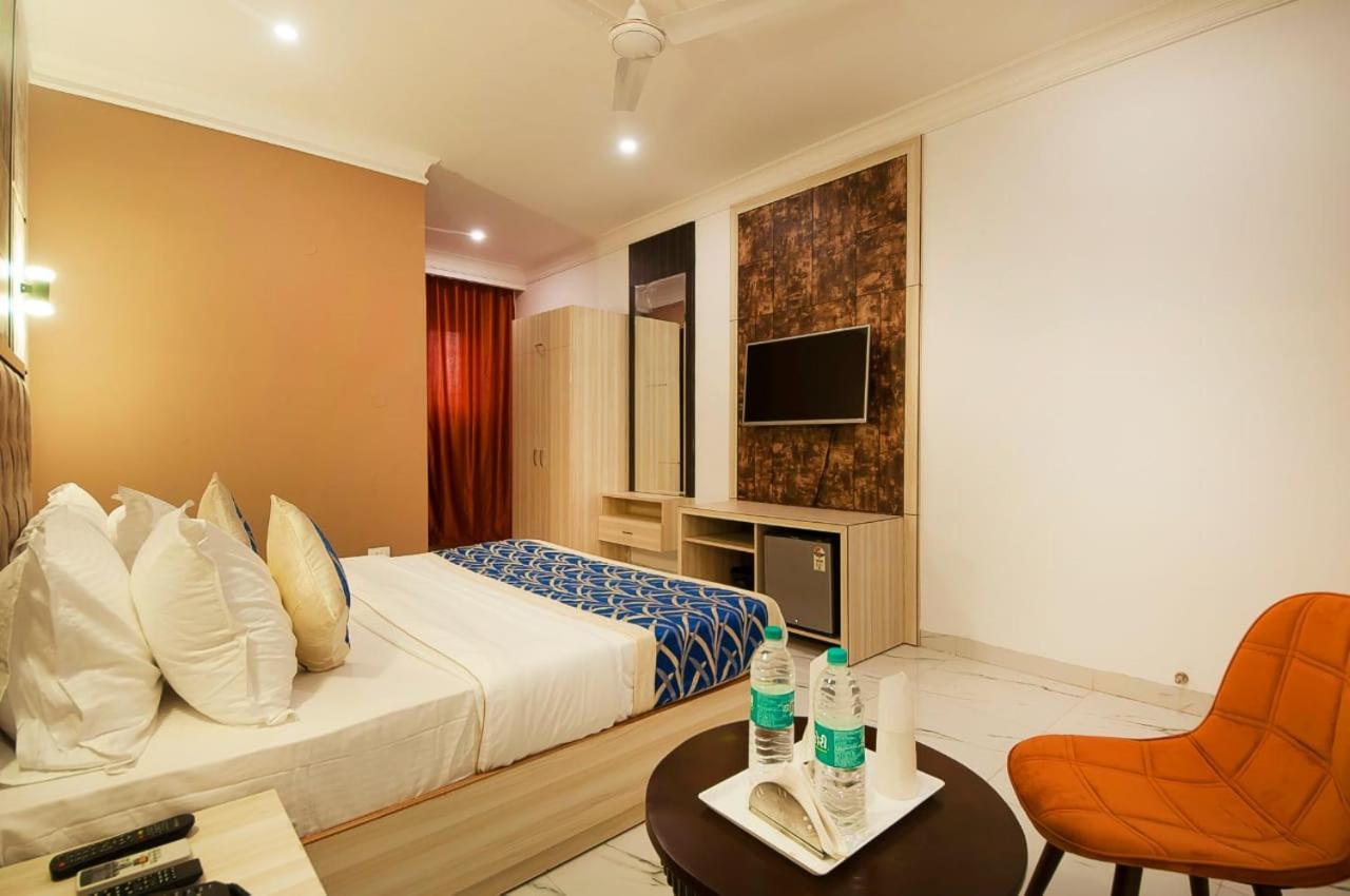 Hotel Almora Inn - Near By Delhi International Airport - With Free Airport Pickup And Drop Ню Делхи Екстериор снимка