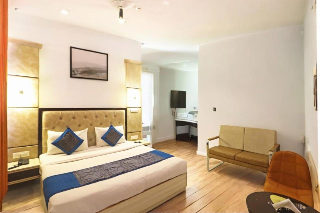 Hotel Almora Inn - Near By Delhi International Airport - With Free Airport Pickup And Drop Ню Делхи Екстериор снимка