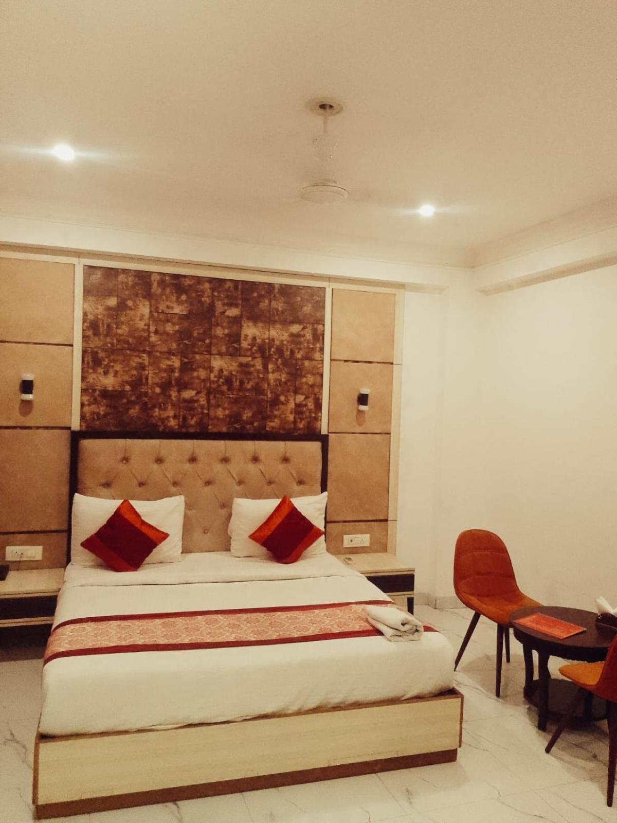 Hotel Almora Inn - Near By Delhi International Airport - With Free Airport Pickup And Drop Ню Делхи Екстериор снимка